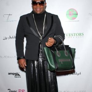 DEREK J : UN COIFFEUR PROFESSIONNEL DIT QUE LES CHEVEUX NATURELS CE N’EST PAS POUR TOUT LE MONDE