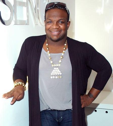 DEREK J : UN COIFFEUR PROFESSIONNEL DIT QUE LES CHEVEUX NATURELS NE SONT PAS POUR TOUT LE MONDE