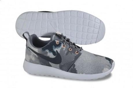 nike-roshe-run-camo-grey-profile-1