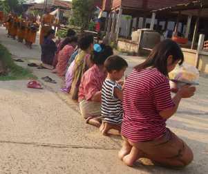 Devenir bonze en Thaïlande ! Reste-t-il des vocations ?