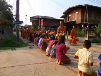 Devenir bonze en Thaïlande ! Reste-t-il des vocations ?