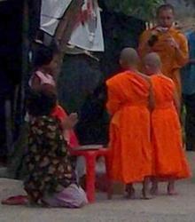 Devenir bonze en Thaïlande ! Reste-t-il des vocations ?
