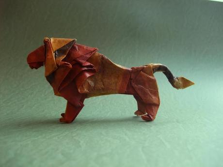 Origami: les animaux de papier de Yuval Atlas et de Lisbeth Bauer au magasin Kirschblüte