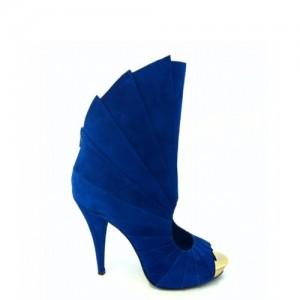 1 300x300 Hes a spacer, a star chaser a spacer...