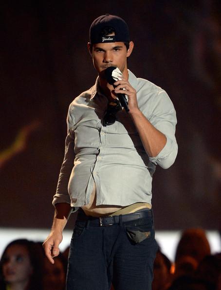 Taylor Lautner Actor Taylor Lautner accepts Best Shirtless Performance onstage during the 2013 MTV Movie Awards at Sony Pictures Studios on April 14, 2013 in Culver City, California.