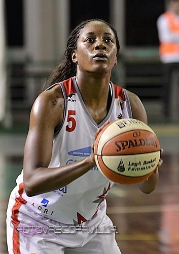Adrienne JOHNSON (Lucca) basketfemlemura.it