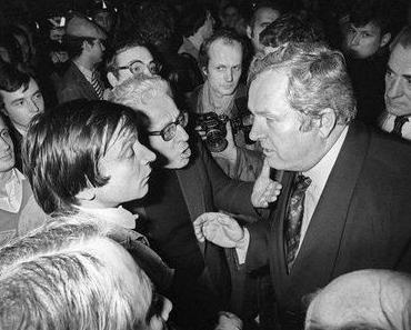 Les fréquentations douteuses du Front national en cinq images