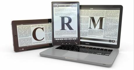lettres C, R et M dans trois écrans différents