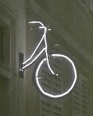 Un vélo qui s’illumine en hauteur