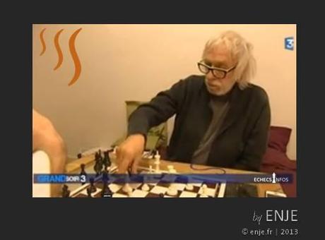 Le Grand Blond joue aux échecs