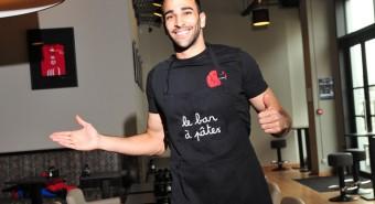 Adil à a la cuisine Adil-Rami-Bar-à-Pâtes-LOSC-lille-grand-stade