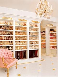 Shoe closet