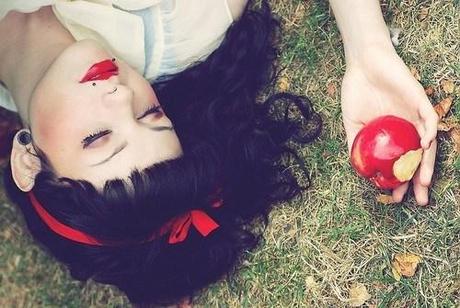 snow white red lips