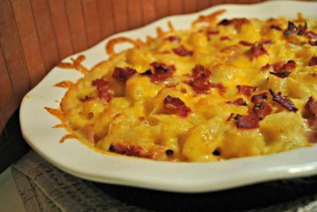 Macaroni au vieux cheddar, à la bière et smoked meat