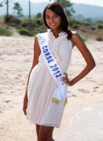 Candidate de Miss France ... Seins nus !