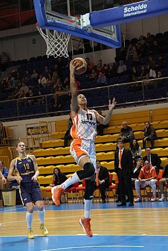 Candace PARKER (Ekaterinbourg) vs. Chevakata basket.ugmk.co