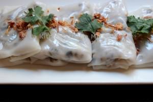 Raviolis vietnamiens au porc et aux champignons noirs (Bánh cuốn)