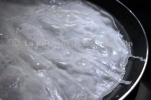 Raviolis vietnamiens au porc et aux champignons noirs (Bánh cuốn)