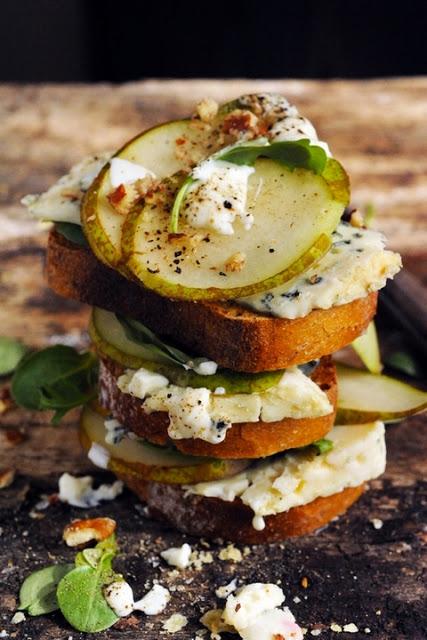 Le midi c'est casse-croûte ! Casse-croûte roquefort et poire et noix de pécan !