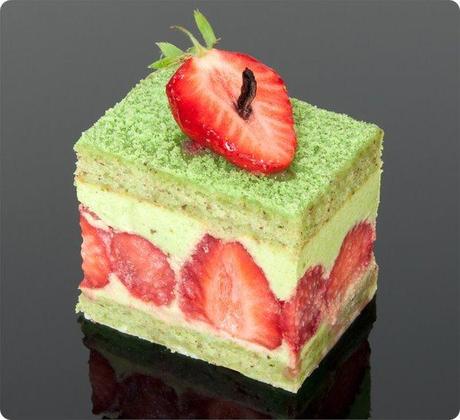 cake-pistache-fraise-pain-de sucre