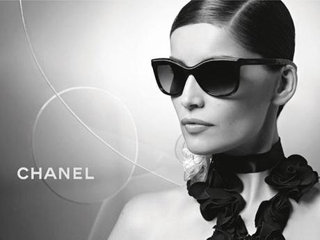 Letitia Casta : nouveau visage de la ligne eyewear Chanel.