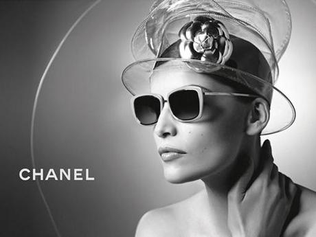 Letitia Casta : nouveau visage de la ligne eyewear Chanel.