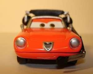 118468373_disney-cars-2-francescos-crew-chief-alfa-romeo-duetto-.jpg
