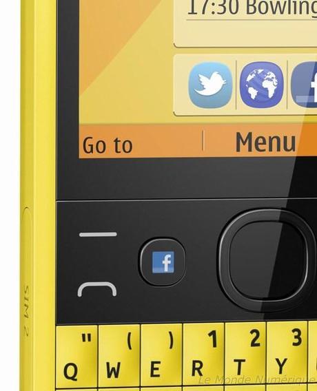 Smartphone Nokia Asha 210, à fond vers le social