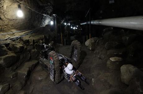 Un mini robot découvre des chambres sous la pyramides de Quetzalcoatl à Teotihuacan