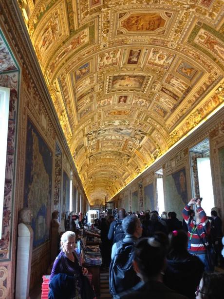 2 heures de queue sous la pluie, au moins un million de personnes dans le musée du Vatican et la Chapelle Sixtine