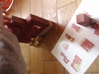 Construction architecturale: équilibre et pertinence et un chouïa Fröbelien