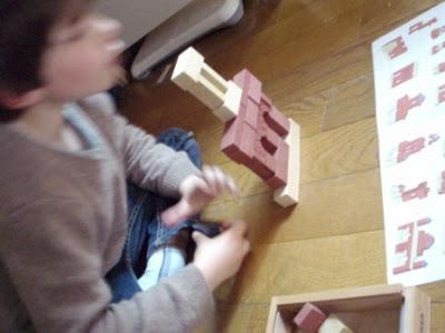 Construction architecturale: équilibre et pertinence et un chouïa Fröbelien