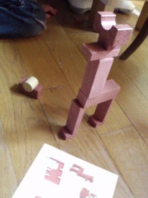 Construction architecturale: équilibre et pertinence et un chouïa Fröbelien