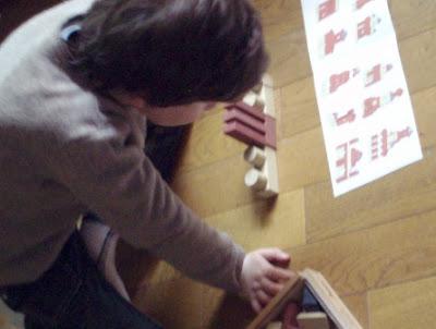 Construction architecturale: équilibre et pertinence et un chouïa Fröbelien