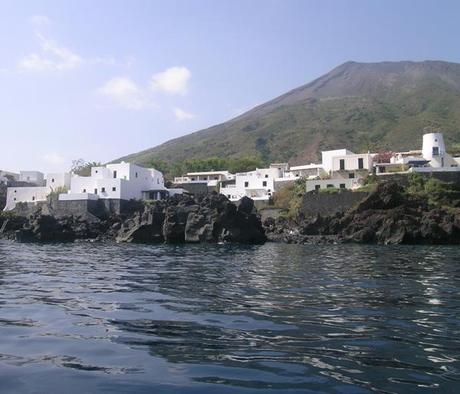 Stromboli, villa entre mer et volcan