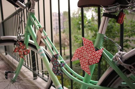 Une idée saugrenue, j’ai collé des origamis sur mon vélo