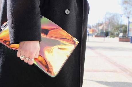 NEW LOOK - EMPHASIZED BY A HOLOGRAM CLUTCH