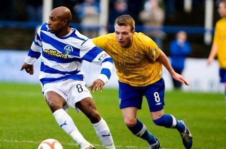 Adulé à Greenock Morton, Bachirou est rapidement tombé sous le charme de l'Ecosse et de son football, où il vit une aventure humaine extraordinaire