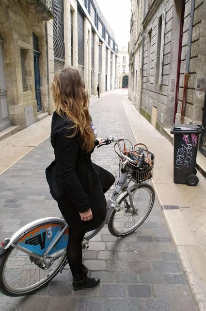 A bicyclette in the street (Merci Sarenza)