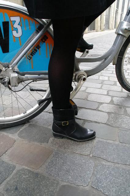 A bicyclette in the street (Merci Sarenza)