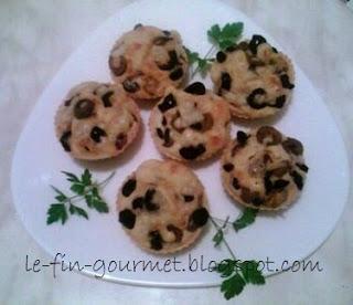 muffins salées aux olives , gruyère  et  merguez