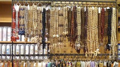 Photos: un magasin d'articles de piété