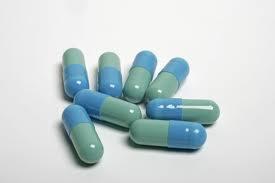 Trois remèdes pour calmer les angoisses existentielles des électeurs : le Sarkozyl ® et le Hollandol ® ou la corde...