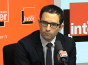 Benoît Hamon présente actions groupe Conseil ministres