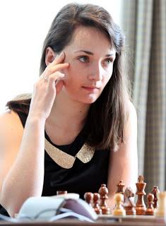 Échecs : Kateryna Lagno (2548) l'emporte en beauté lors de la ronde 4 face à la pugnace Alexandra Kosteniuk (2491) © Anastasiya Karlovich   