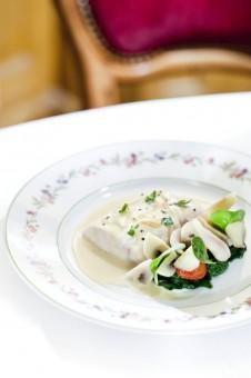 Restaurant Benoît Filet de Bar de ligne à la Dugléré par Antonin Carème ®pierremonetta  MG 3015 226x340