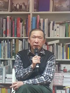 Conférence de Li Kunwu  à la  Hune lors de la présentation de son nouvel ouvrage : Les pieds bandés édité chez Kana