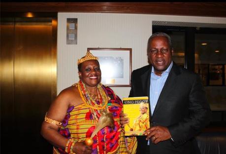 King Peggy et le Vice-Président du Ghana, John Dramani Mahama.