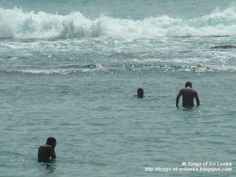 Tangalle-plage pour les touristes, mais avant tout Tangalle-plage pour les locaux aussi !