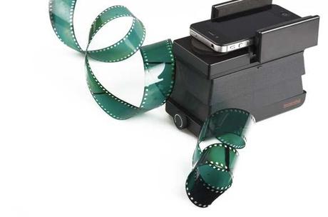 Lomography Smartphone Film Scanner, numérisez vos pellicules 35 mm.